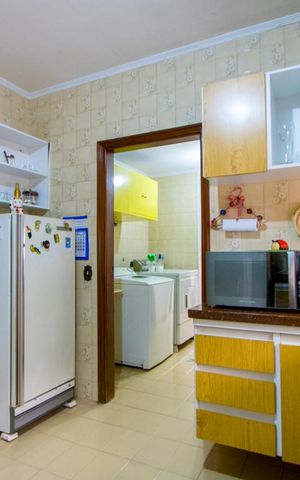 Casa à venda com 320m², 4 quartos e 6 vagas Casa à venda com 320m², 4 quartos e 6 vagasCozinha