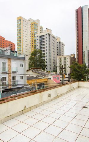 Casa à venda com 320m², 4 quartos e 6 vagas Casa à venda com 320m², 4 quartos e 6 vagasVaranda do quarto 1