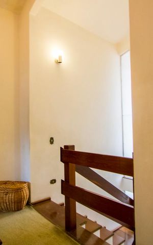 Casa à venda com 320m², 4 quartos e 6 vagas Casa à venda com 320m², 4 quartos e 6 vagasHall superior