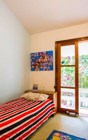 Casa à venda com 320m², 4 quartos e 6 vagas Casa à venda com 320m², 4 quartos e 6 vagasQuarto 2 - Suíte