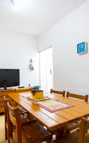 Casa à venda com 320m², 4 quartos e 6 vagas Casa à venda com 320m², 4 quartos e 6 vagasCopa