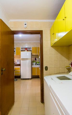 Casa à venda com 320m², 4 quartos e 6 vagas Casa à venda com 320m², 4 quartos e 6 vagasÁrea de serviço