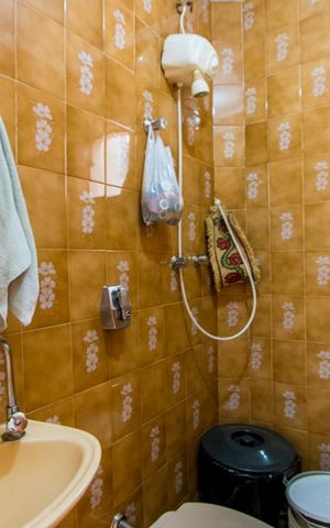 Casa à venda com 320m², 4 quartos e 6 vagas Casa à venda com 320m², 4 quartos e 6 vagasBanheiro de serviço
