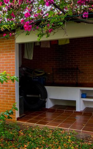 Casa à venda com 320m², 4 quartos e 6 vagas Casa à venda com 320m², 4 quartos e 6 vagasQuintal - Churrasqueira