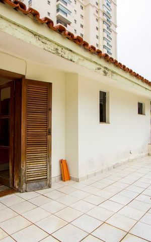Casa à venda com 320m², 4 quartos e 6 vagas Casa à venda com 320m², 4 quartos e 6 vagasVaranda do quarto 1