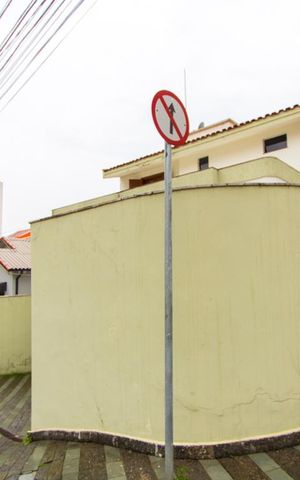 Casa à venda com 320m², 4 quartos e 6 vagas Casa à venda com 320m², 4 quartos e 6 vagasFachada