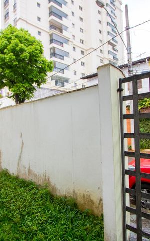 Casa à venda com 320m², 4 quartos e 6 vagas Casa à venda com 320m², 4 quartos e 6 vagasQuintal