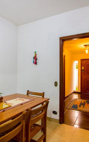 Casa à venda com 320m², 4 quartos e 6 vagas Casa à venda com 320m², 4 quartos e 6 vagasCopa