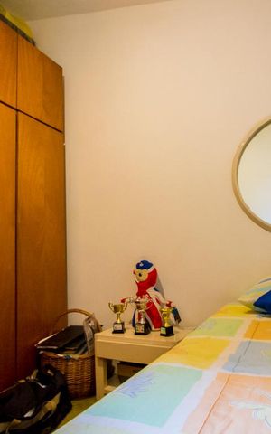 Casa à venda com 320m², 4 quartos e 6 vagas Casa à venda com 320m², 4 quartos e 6 vagasQuarto 4