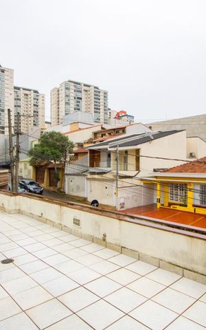 Casa à venda com 320m², 4 quartos e 6 vagas Casa à venda com 320m², 4 quartos e 6 vagasVaranda do quarto 1