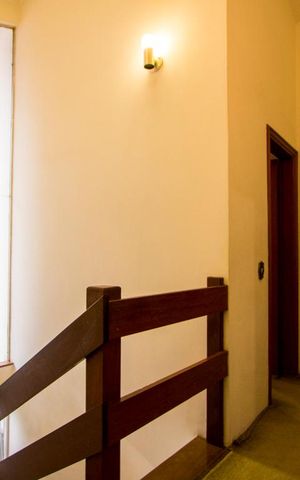 Casa à venda com 320m², 4 quartos e 6 vagas Casa à venda com 320m², 4 quartos e 6 vagasHall superior