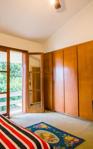Casa à venda com 320m², 4 quartos e 6 vagas Casa à venda com 320m², 4 quartos e 6 vagasQuarto 2 - Suíte