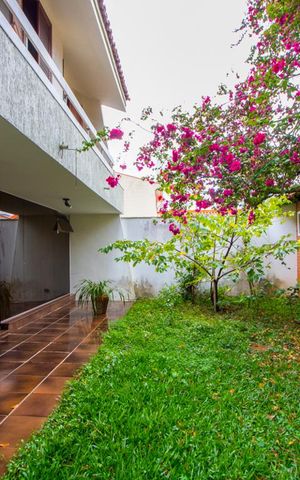 Casa à venda com 320m², 4 quartos e 6 vagas Casa à venda com 320m², 4 quartos e 6 vagasQuintal
