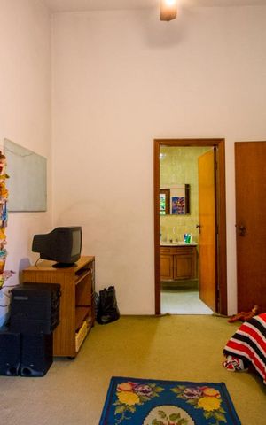 Casa à venda com 320m², 4 quartos e 6 vagas Casa à venda com 320m², 4 quartos e 6 vagasQuarto 2 - Suíte