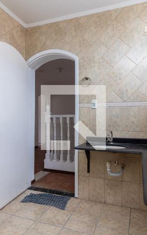 Casa à venda com 220m², 3 quartos e 2 vagas Casa à venda com 220m², 3 quartos e 2 vagasBanheiro