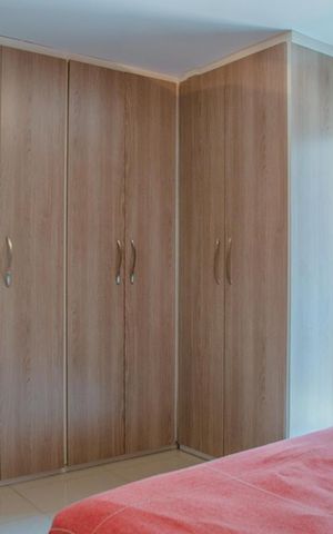 Casa à venda com 300m², 2 quartos e 3 vagas Casa à venda com 300m², 2 quartos e 3 vagasSuíte