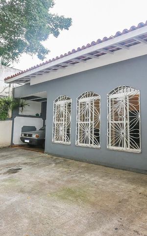 Casa à venda com 150m², 5 quartos e 3 vagas Casa à venda com 150m², 5 quartos e 3 vagasGaragem