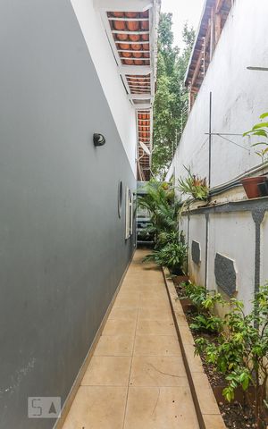 Casa à venda com 150m², 5 quartos e 3 vagas Casa à venda com 150m², 5 quartos e 3 vagasCorredor