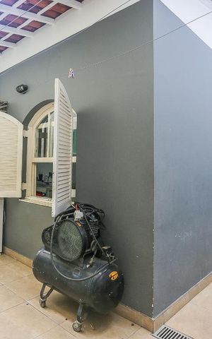 Casa à venda com 150m², 5 quartos e 3 vagas Casa à venda com 150m², 5 quartos e 3 vagasCorredor