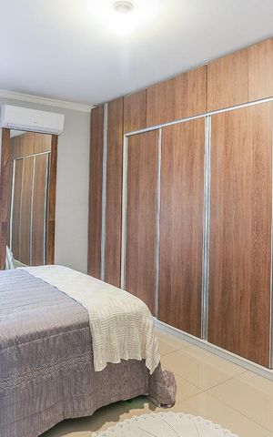 Casa à venda com 150m², 5 quartos e 3 vagas Casa à venda com 150m², 5 quartos e 3 vagasSuite