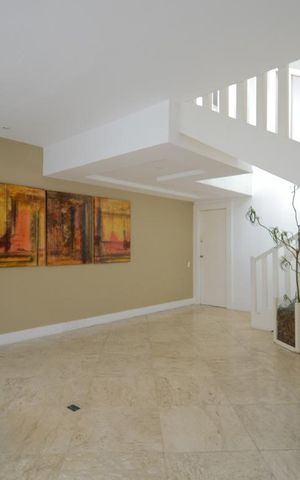 Apartamento à venda com 1080m², 6 quartos e 6 vagas Apartamento à venda com 1080m², 6 quartos e 6 vagasHall