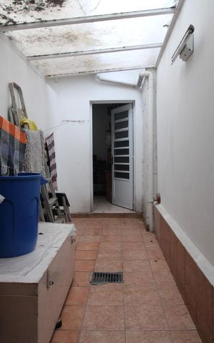 Casa para alugar com 321m², 5 quartos e 3 vagasCorredor área de serviço