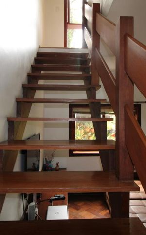 Casa para alugar com 321m², 5 quartos e 3 vagasEscada 