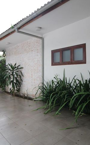 Casa para alugar com 321m², 5 quartos e 3 vagasFachada