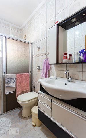 Casa à venda com 296m², 2 quartos e 3 vagas Casa à venda com 296m², 2 quartos e 3 vagasBanheiro