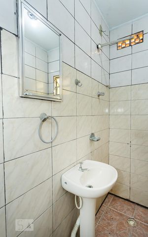 Casa para alugar com 70m², 1 quarto e sem vaga Casa para alugar com 70m², 1 quarto e sem vagaBanheiro