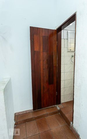Casa para alugar com 70m², 1 quarto e sem vaga Casa para alugar com 70m², 1 quarto e sem vagaEntrada banheiro