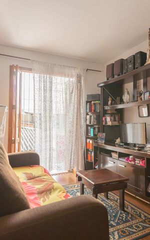 Casa de condomínio à venda com 120m², 3 quartos e 2 vagas Casa de condomínio à venda com 120m², 3 quartos e 2 vagasSala