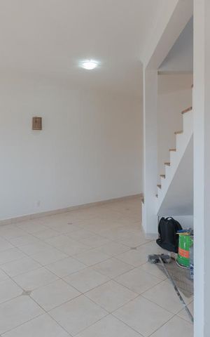 Casa à venda com 215m², 3 quartos e 3 vagas Casa à venda com 215m², 3 quartos e 3 vagasSala