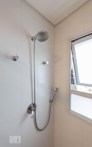 Studio para alugar com 55m², 1 quarto e 2 vagas Studio para alugar com 55m², 1 quarto e 2 vagasBanheiro Social