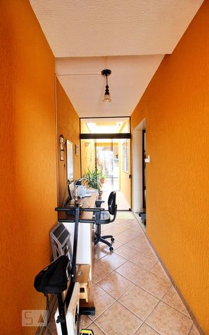 Casa à venda com 193m², 2 quartos e 2 vagasCorredor
