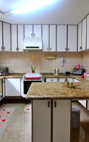 Casa à venda com 193m², 2 quartos e 2 vagasCozinha
