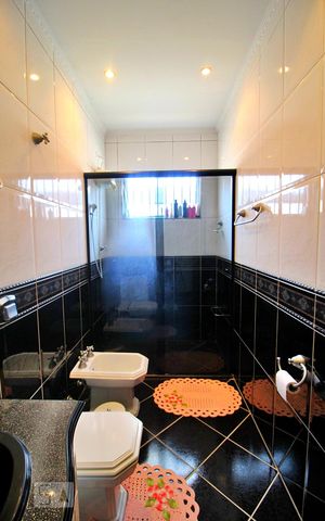 Casa à venda com 193m², 2 quartos e 2 vagasBanheiro