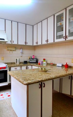 Casa à venda com 193m², 2 quartos e 2 vagasCozinha