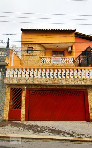 Casa à venda com 193m², 2 quartos e 2 vagasFachada