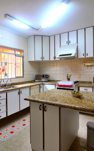 Casa à venda com 193m², 2 quartos e 2 vagasCozinha