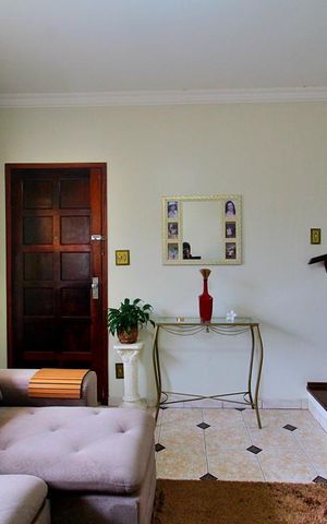 Casa à venda com 193m², 2 quartos e 2 vagasSala