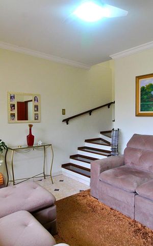 Casa à venda com 193m², 2 quartos e 2 vagasSala