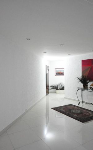 Apartamento à venda com 136m², 2 quartos e 2 vagasHall social