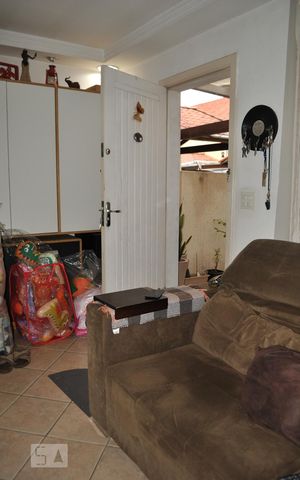 Casa de condomínio para alugar com 60m², 2 quartos e 2 vagasSala