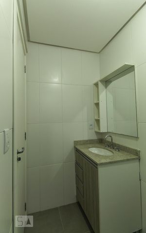 Apartamento à venda com 61m², 2 quartos e 1 vaga Apartamento à venda com 61m², 2 quartos e 1 vagaBanheiro da suíte