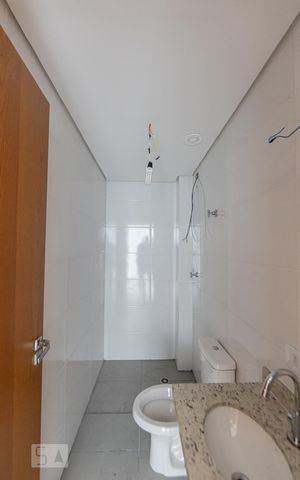 Casa para alugar com 61m², 2 quartos e sem vaga Casa para alugar com 61m², 2 quartos e sem vagaBanheiro Social