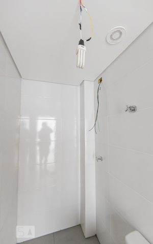 Casa para alugar com 61m², 2 quartos e sem vaga Casa para alugar com 61m², 2 quartos e sem vagaBanheiro Social