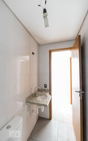 Casa para alugar com 61m², 2 quartos e sem vaga Casa para alugar com 61m², 2 quartos e sem vagaBanheiro Social