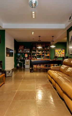 Casa de condomínio à venda com 790m², 4 quartos e 6 vagasSalão de Jogos