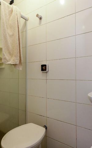 Casa de condomínio à venda com 790m², 4 quartos e 6 vagasBanheiro de Serviço